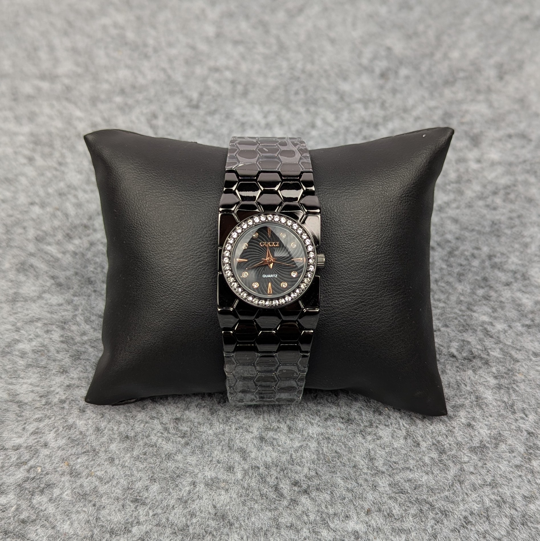 Stylish Black Ladies Quartz Watch with Crystal Bezel – Premium Bracelet Design