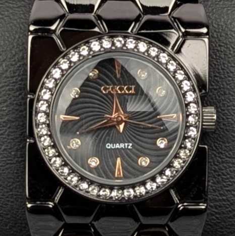 Stylish Black Ladies Quartz Watch with Crystal Bezel – Premium Bracelet Design - Image 3