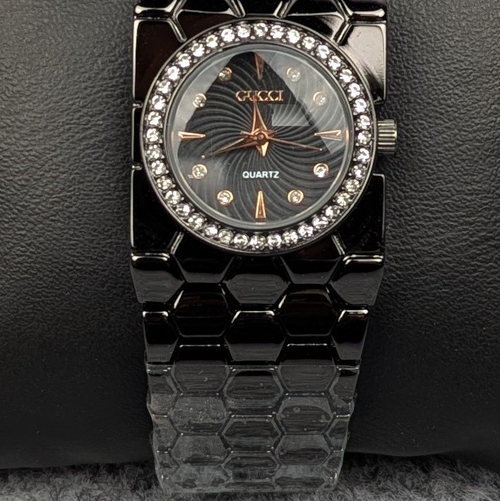 Stylish Black Ladies Quartz Watch with Crystal Bezel – Premium Bracelet Design - Image 2